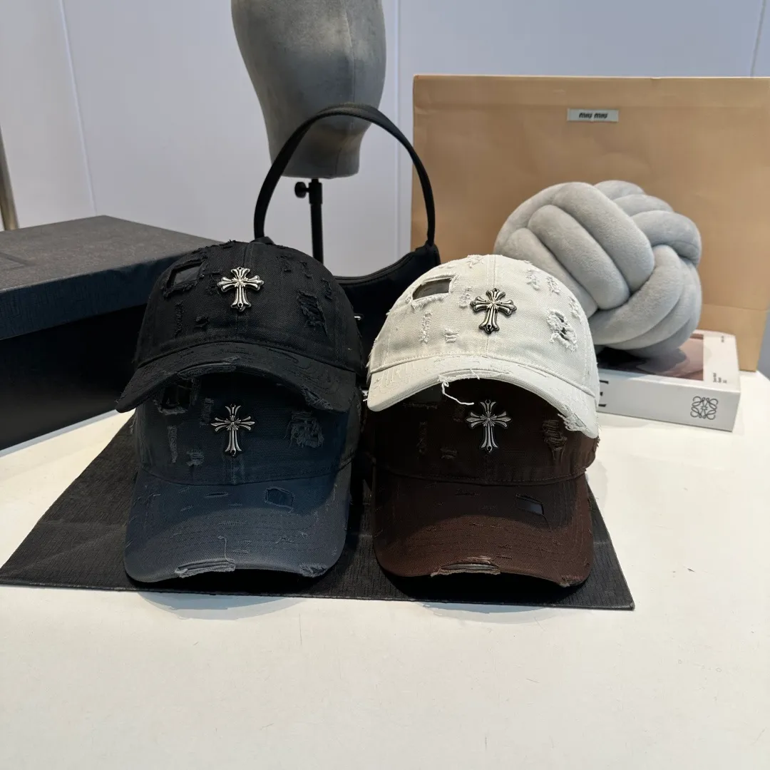 P60 Croxin's new ripped washed cotton baseball cap, a personalized and fashionable style, casual with a cool feel, the same style for men and women! Material: 100% cotton Head circumference: 56-58cm available
